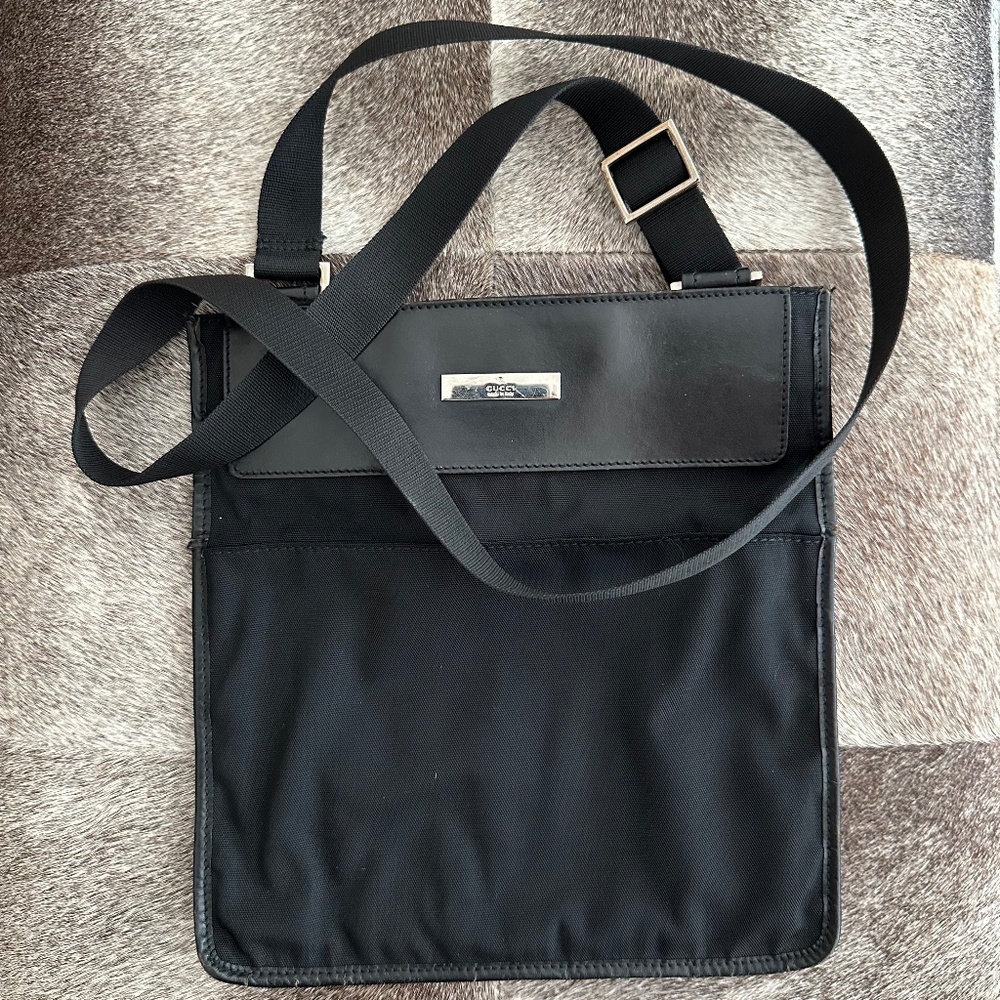 Vintage Gucci woven purse with leather accents